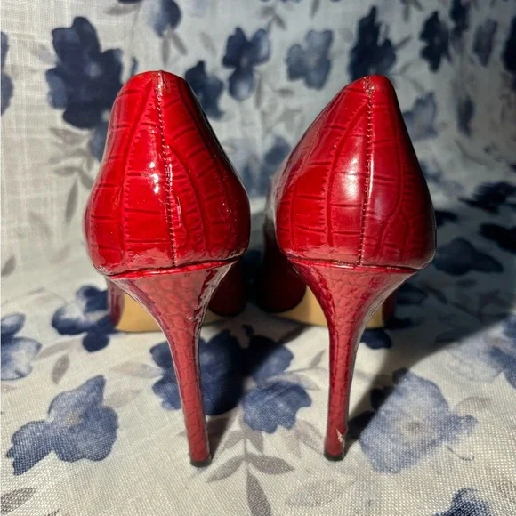 Vince Camuto Burgundy Heels - Picture 4 of 4